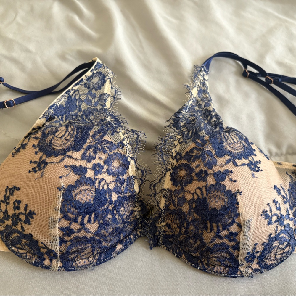 Elegant Blue and Cream Lace Underwire Bra women’s secret